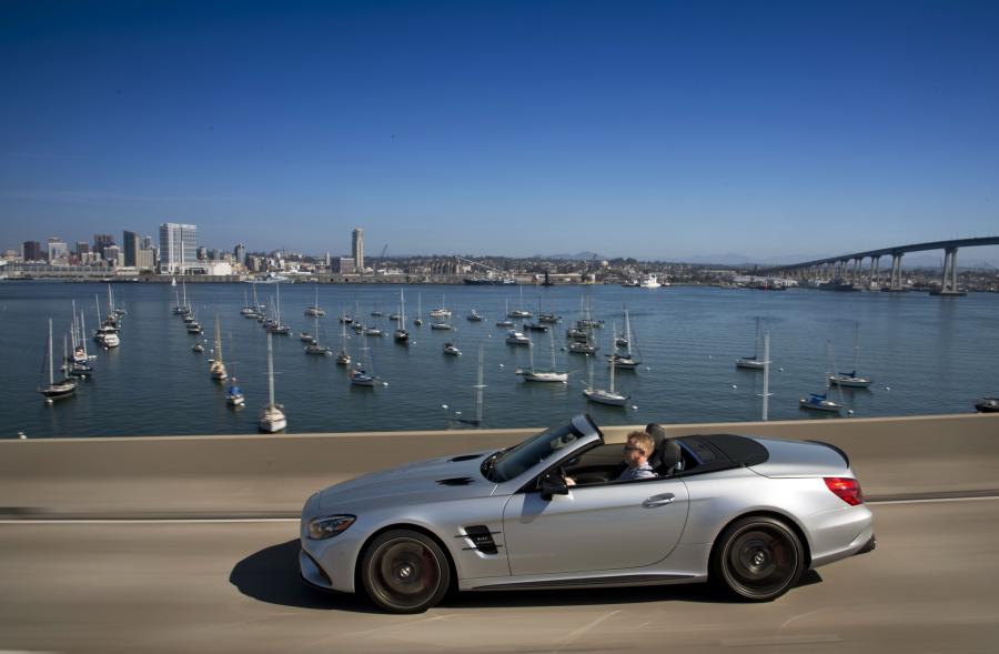  Mercedes-AMG SL63 2016 года  (US) (фото 7 из 15)